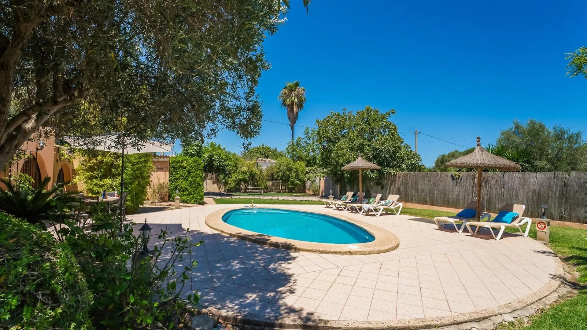Charming Country House In Alcudia 알쿠디아